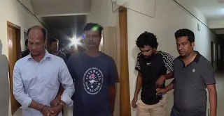 মিরপুরে ডাকাতি করে পালানোর সময় চার সাবেক সেনাসদস্য আটক